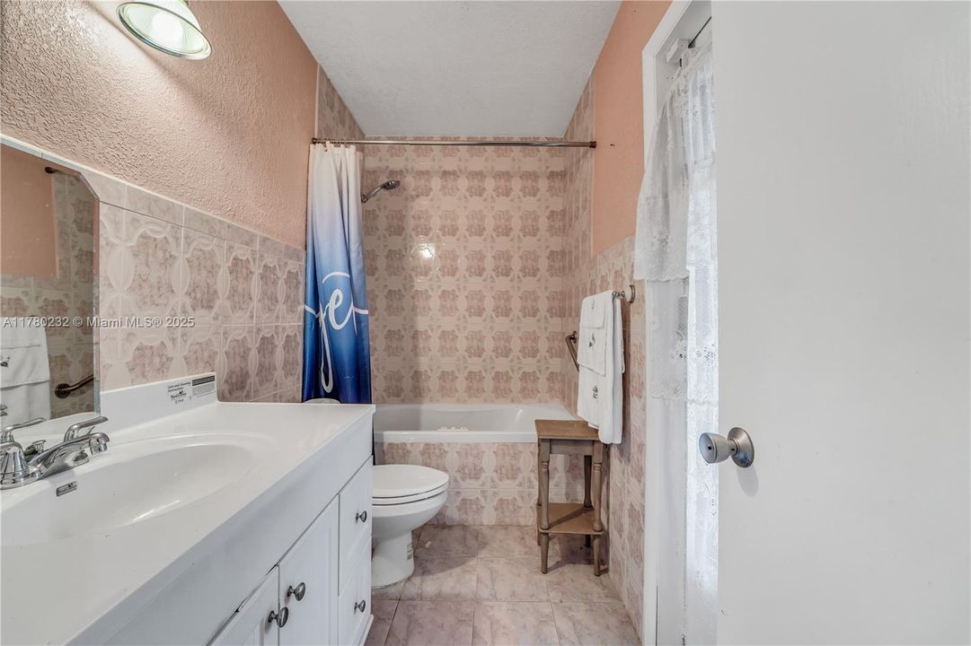 Main Bedroom Bathroom