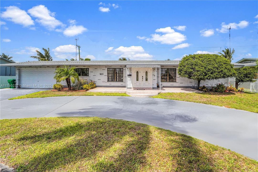 Recently Sold: $650,000 (4 beds, 2 baths, 1797 Square Feet)