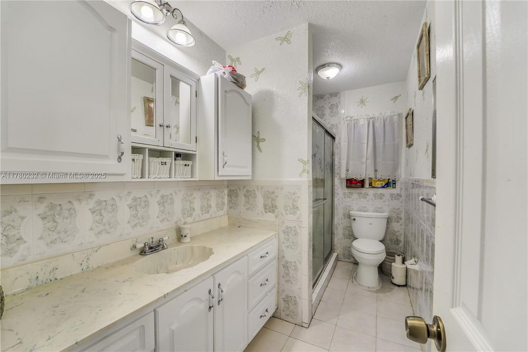 Recently Sold: $650,000 (4 beds, 2 baths, 1797 Square Feet)
