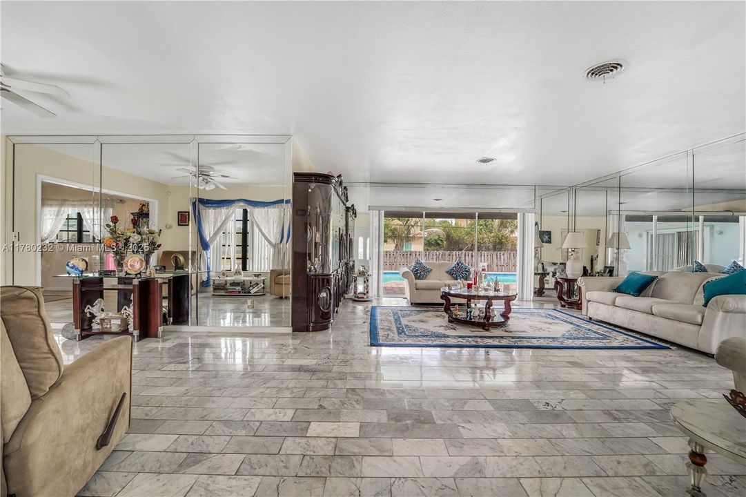 Recently Sold: $650,000 (4 beds, 2 baths, 1797 Square Feet)