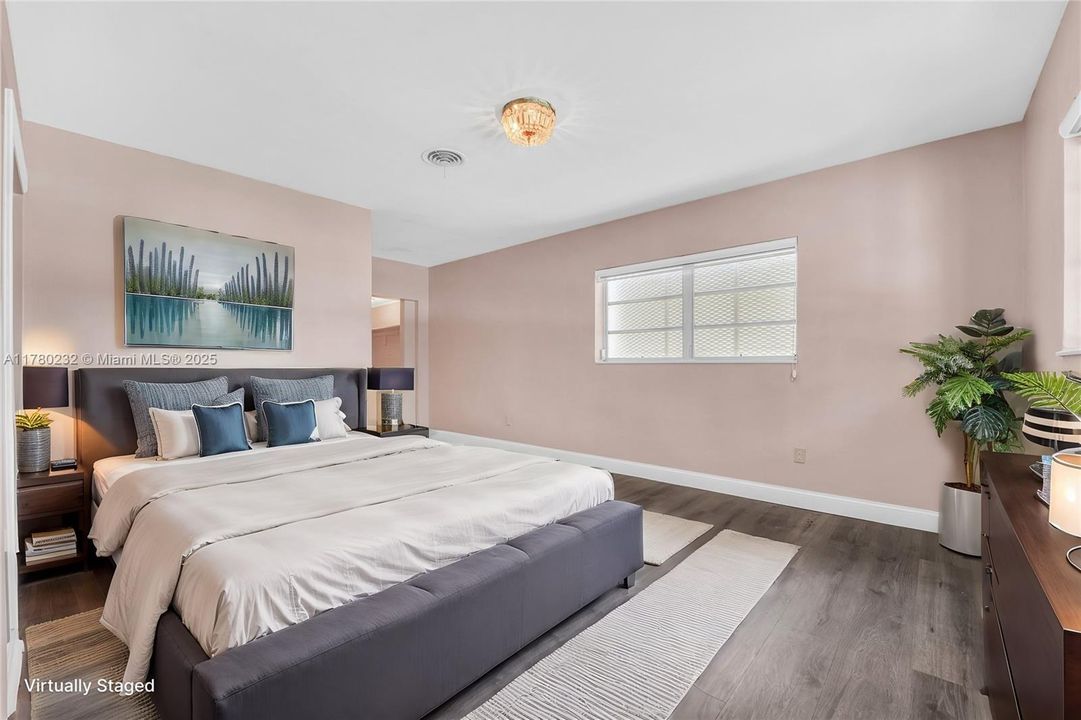 Recently Sold: $650,000 (4 beds, 2 baths, 1797 Square Feet)