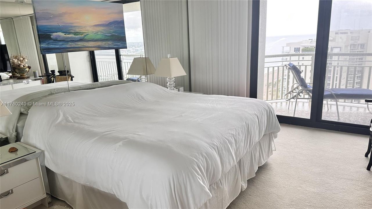 Под контрактом: $5,500 (1 спален, 1 ванн, 909 Квадратных фут)