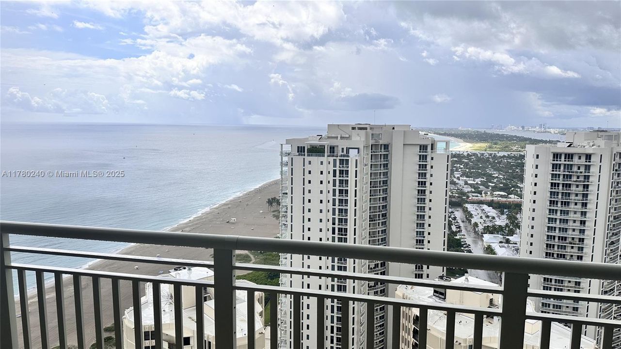 Под контрактом: $5,500 (1 спален, 1 ванн, 909 Квадратных фут)