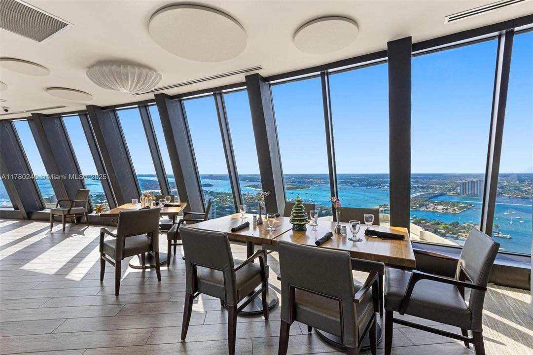 Под контрактом: $5,500 (1 спален, 1 ванн, 909 Квадратных фут)