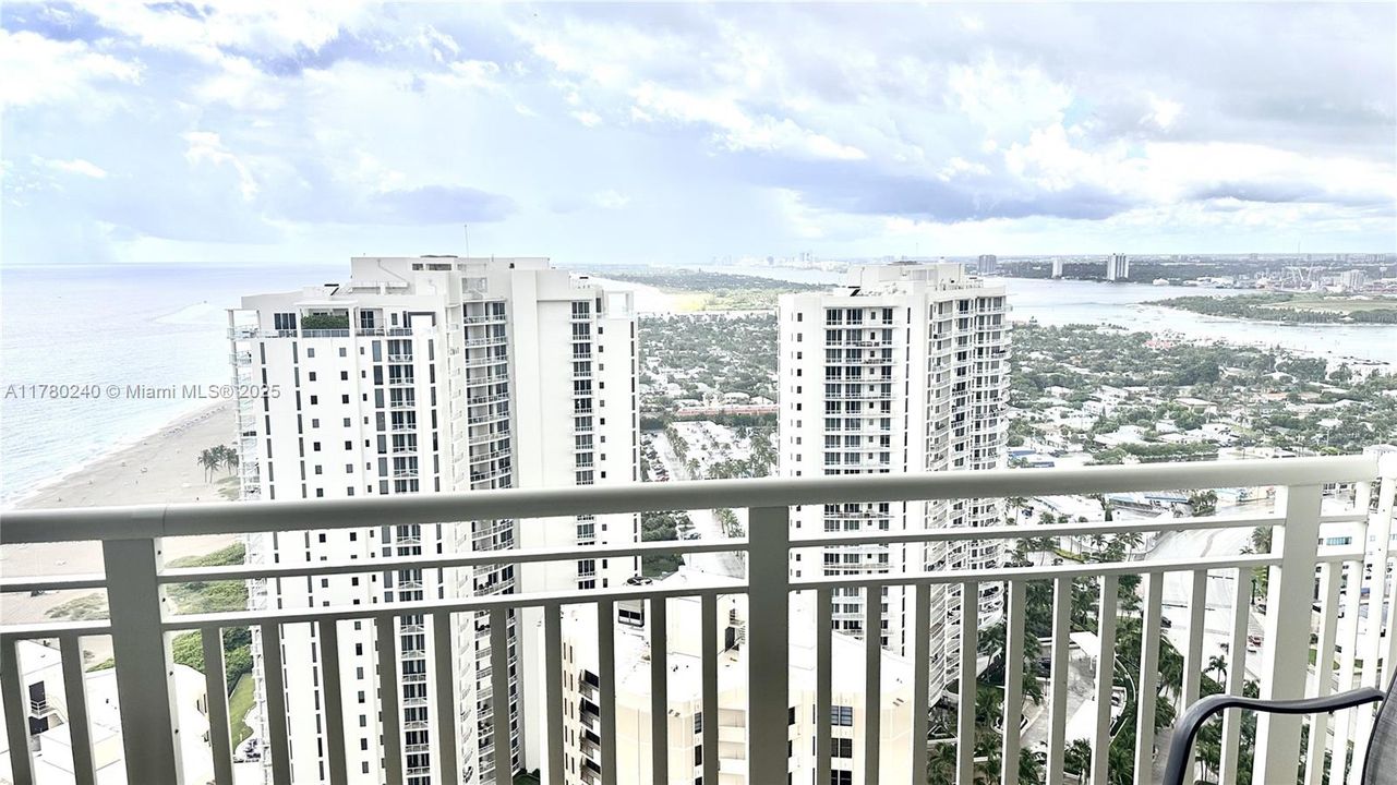 Под контрактом: $5,500 (1 спален, 1 ванн, 909 Квадратных фут)