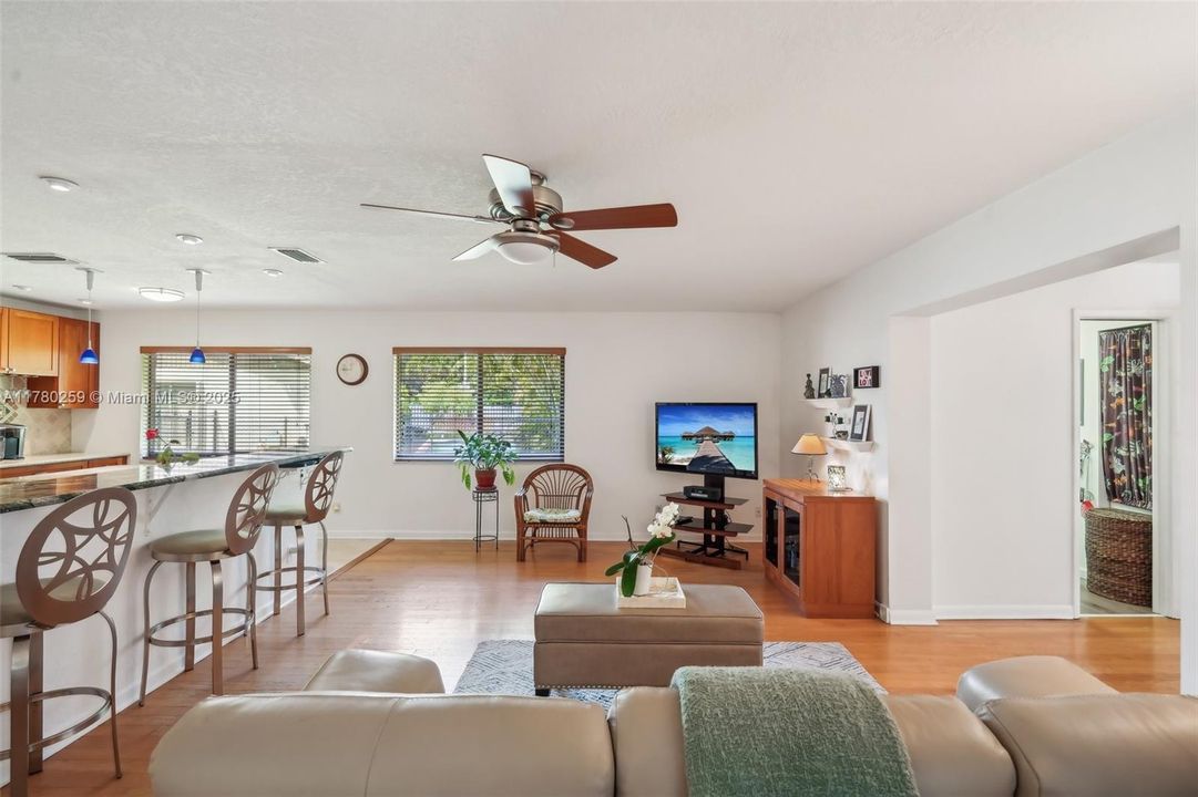 Recently Sold: $915,000 (4 beds, 3 baths, 2603 Square Feet)