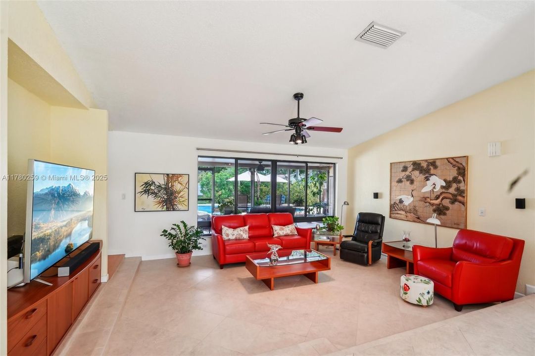 Recently Sold: $915,000 (4 beds, 3 baths, 2603 Square Feet)