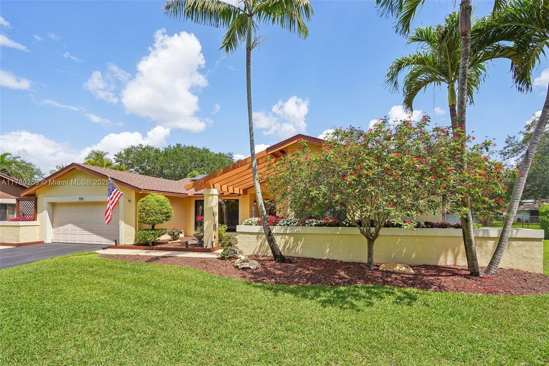 Recently Sold: $915,000 (4 beds, 3 baths, 2603 Square Feet)