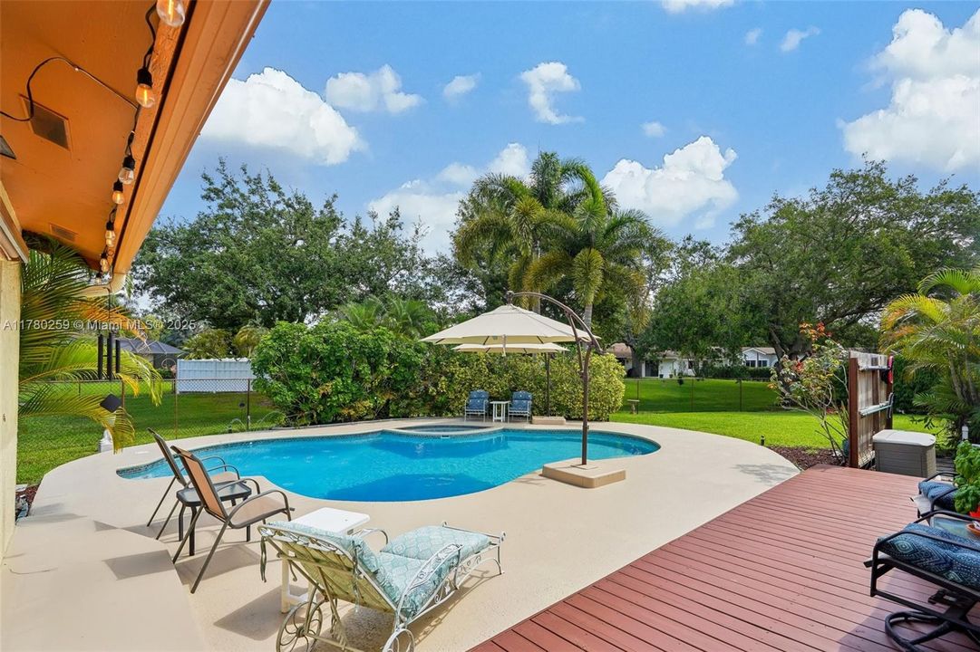 Recently Sold: $915,000 (4 beds, 3 baths, 2603 Square Feet)