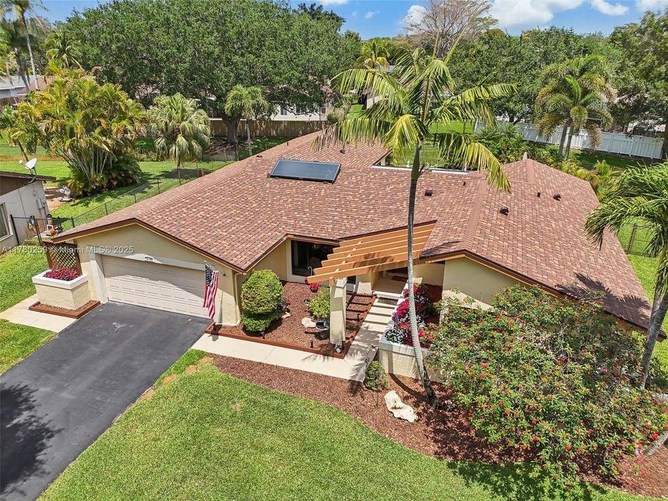 Recently Sold: $915,000 (4 beds, 3 baths, 2603 Square Feet)