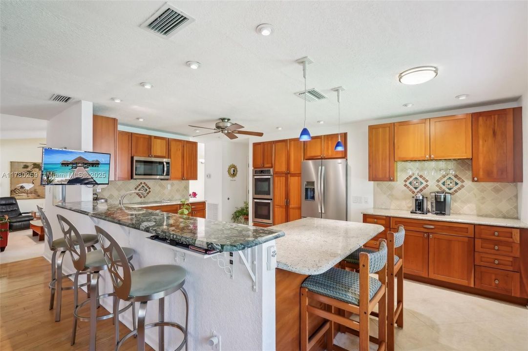 Recently Sold: $915,000 (4 beds, 3 baths, 2603 Square Feet)