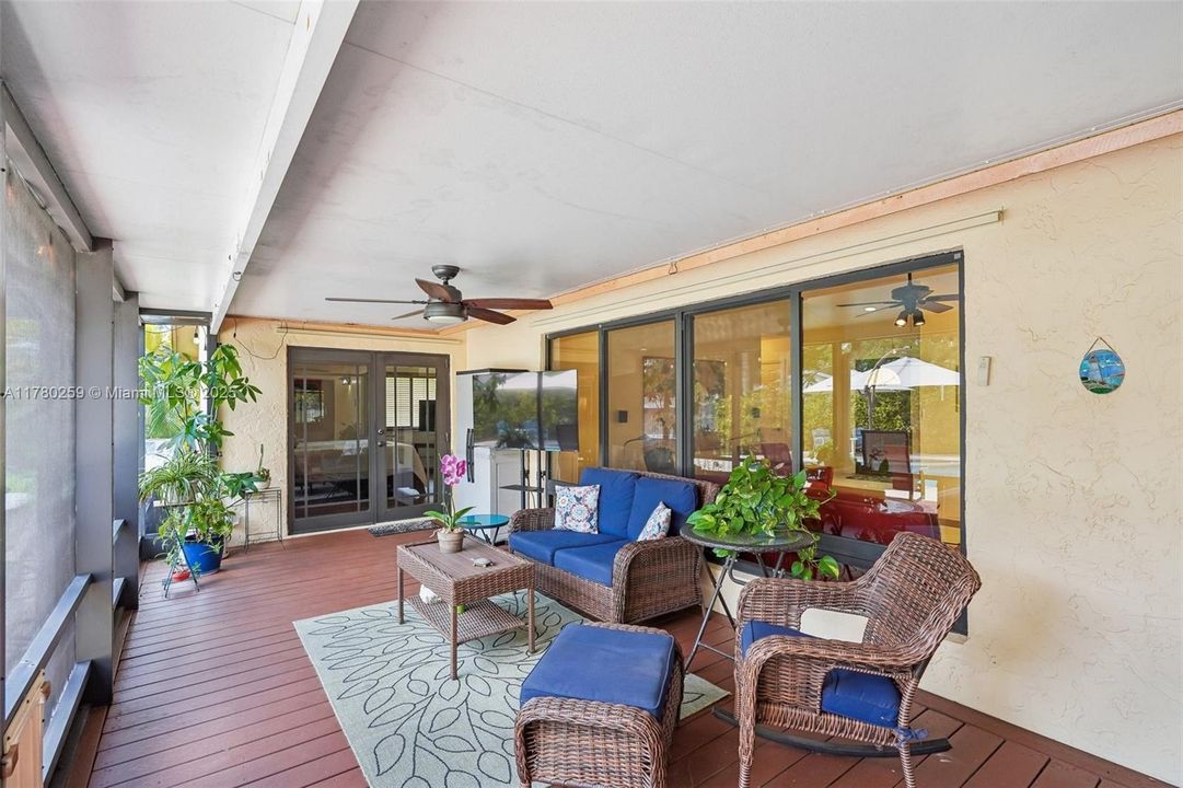 Recently Sold: $915,000 (4 beds, 3 baths, 2603 Square Feet)