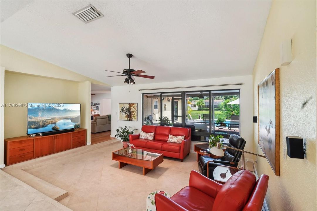 Recently Sold: $915,000 (4 beds, 3 baths, 2603 Square Feet)