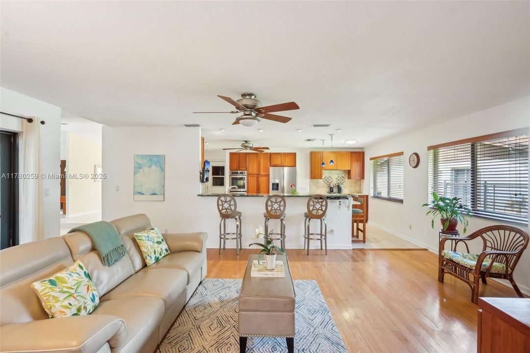 Recently Sold: $915,000 (4 beds, 3 baths, 2603 Square Feet)