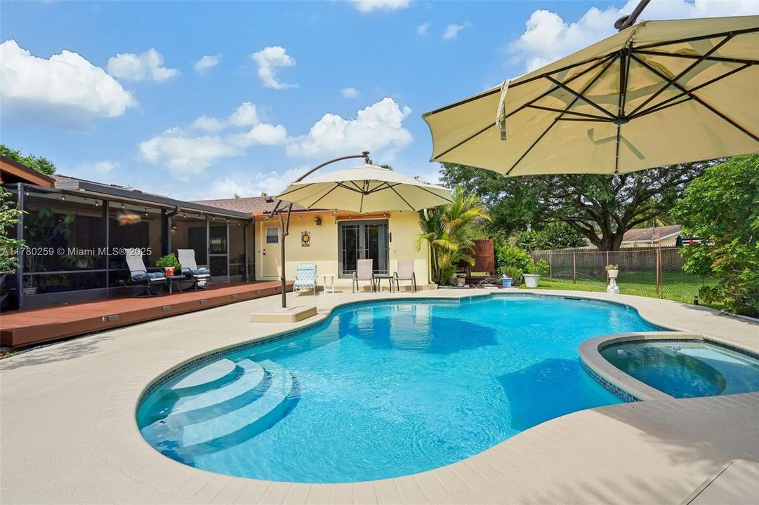 Recently Sold: $915,000 (4 beds, 3 baths, 2603 Square Feet)