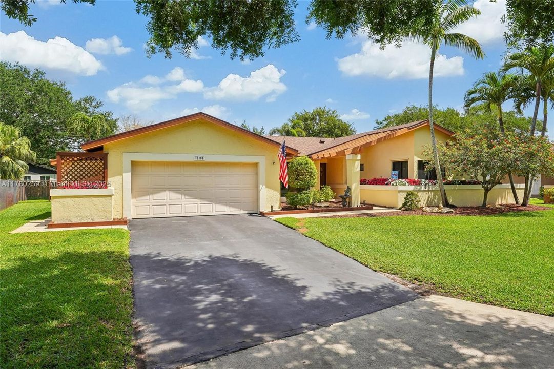 Recently Sold: $915,000 (4 beds, 3 baths, 2603 Square Feet)