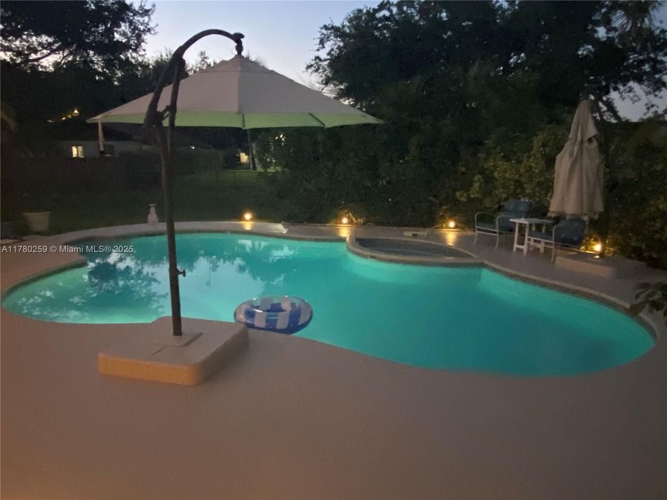 Recently Sold: $915,000 (4 beds, 3 baths, 2603 Square Feet)