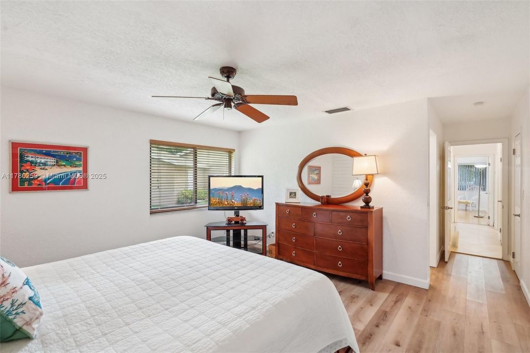 Recently Sold: $915,000 (4 beds, 3 baths, 2603 Square Feet)