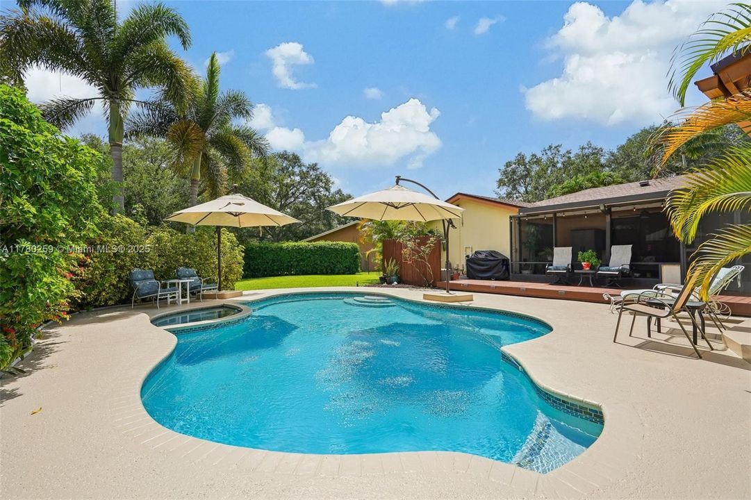 Recently Sold: $915,000 (4 beds, 3 baths, 2603 Square Feet)