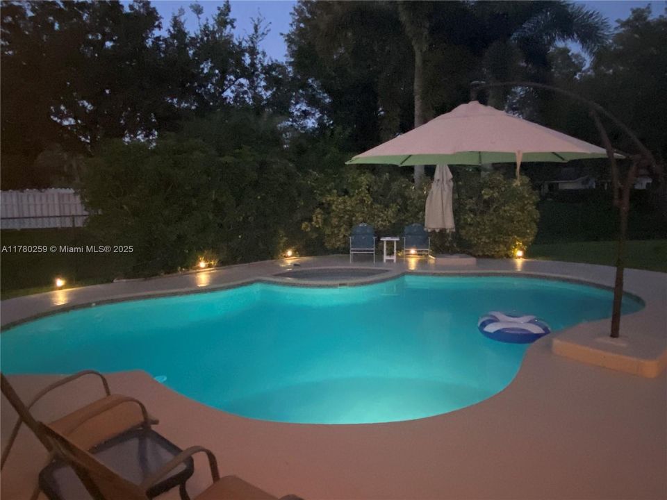 Recently Sold: $915,000 (4 beds, 3 baths, 2603 Square Feet)