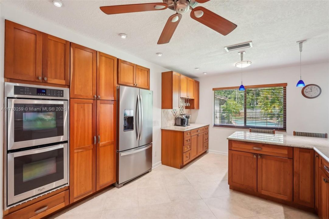 Recently Sold: $915,000 (4 beds, 3 baths, 2603 Square Feet)