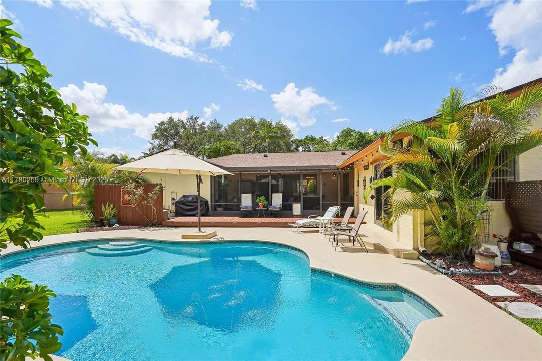 Recently Sold: $915,000 (4 beds, 3 baths, 2603 Square Feet)