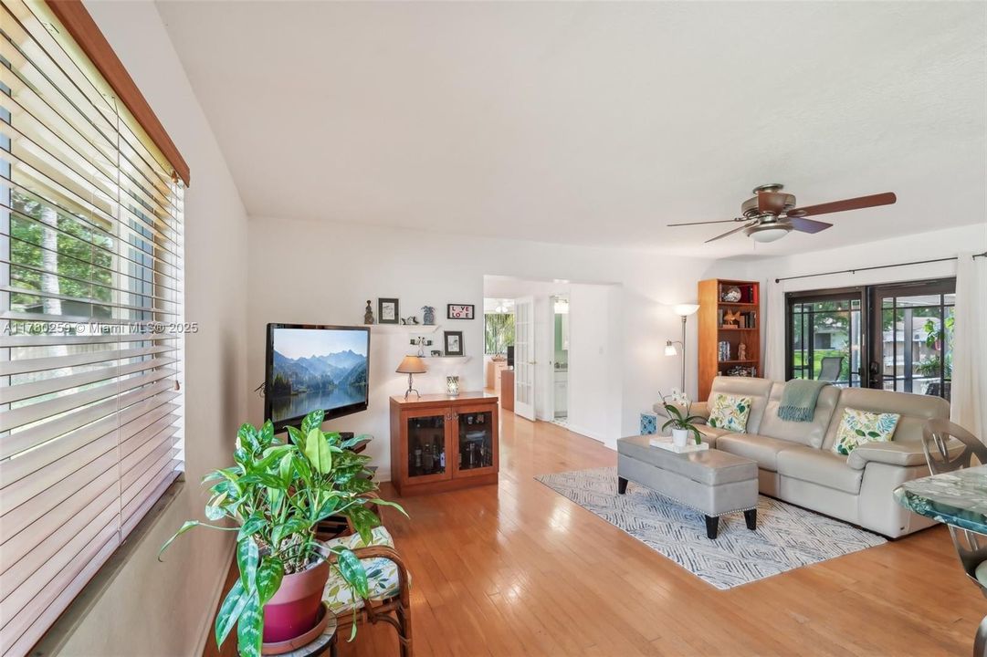 Recently Sold: $915,000 (4 beds, 3 baths, 2603 Square Feet)