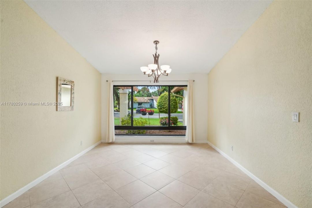 Recently Sold: $915,000 (4 beds, 3 baths, 2603 Square Feet)