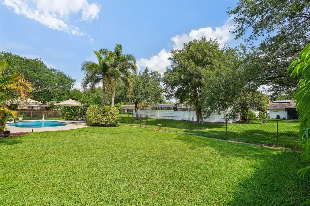 Recently Sold: $915,000 (4 beds, 3 baths, 2603 Square Feet)