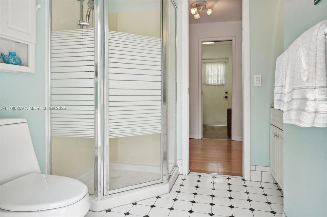 Recently Sold: $915,000 (4 beds, 3 baths, 2603 Square Feet)