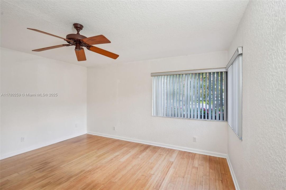 Recently Sold: $915,000 (4 beds, 3 baths, 2603 Square Feet)