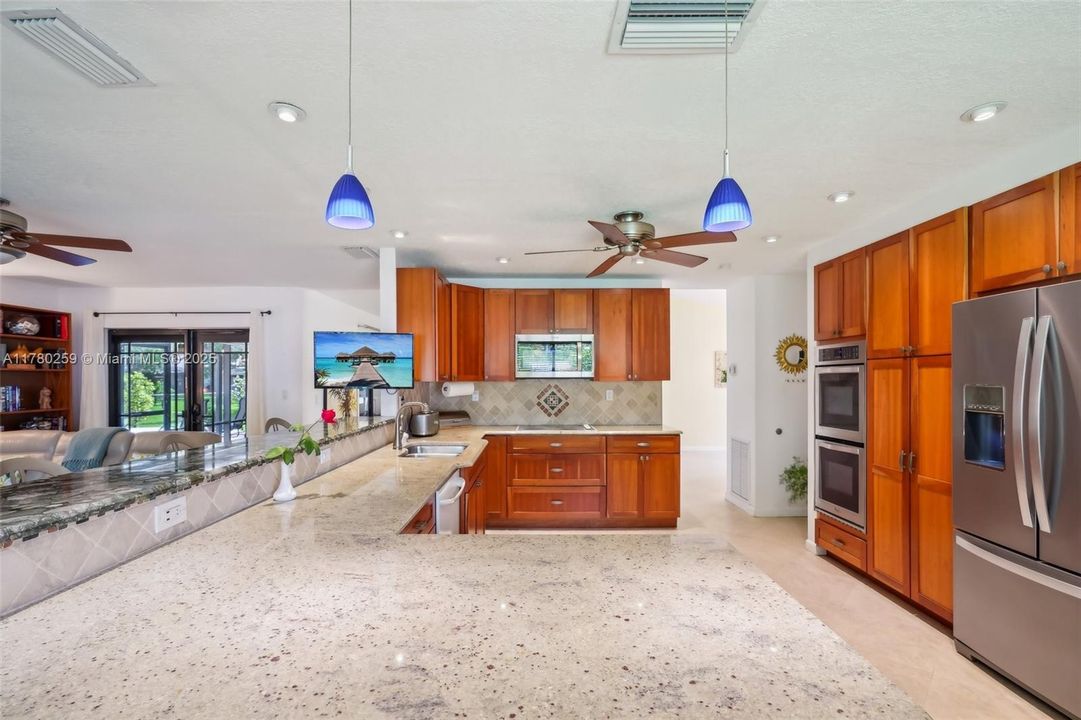 Recently Sold: $915,000 (4 beds, 3 baths, 2603 Square Feet)