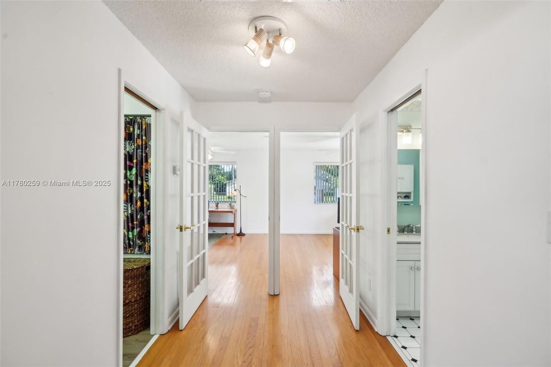 Recently Sold: $915,000 (4 beds, 3 baths, 2603 Square Feet)