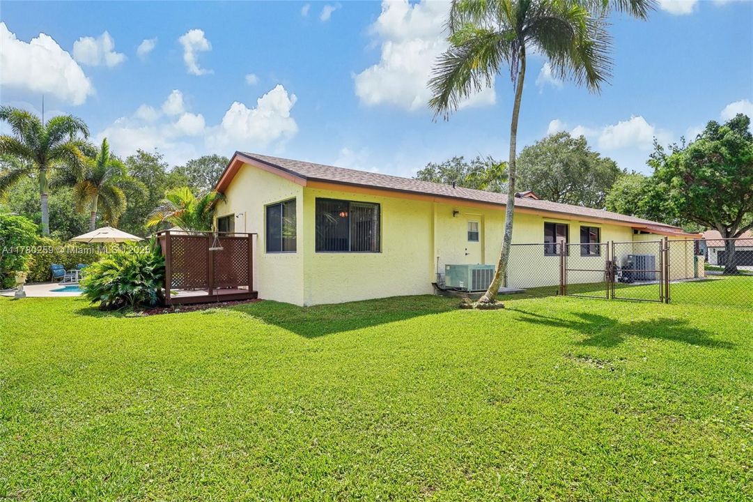 Recently Sold: $915,000 (4 beds, 3 baths, 2603 Square Feet)