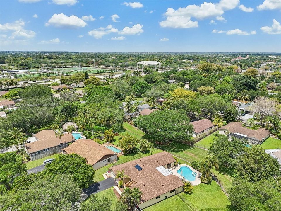 Recently Sold: $915,000 (4 beds, 3 baths, 2603 Square Feet)