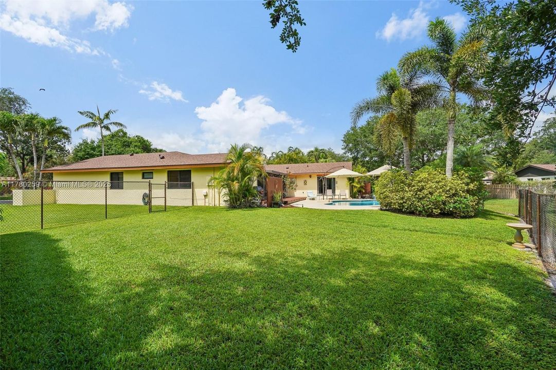 Recently Sold: $915,000 (4 beds, 3 baths, 2603 Square Feet)