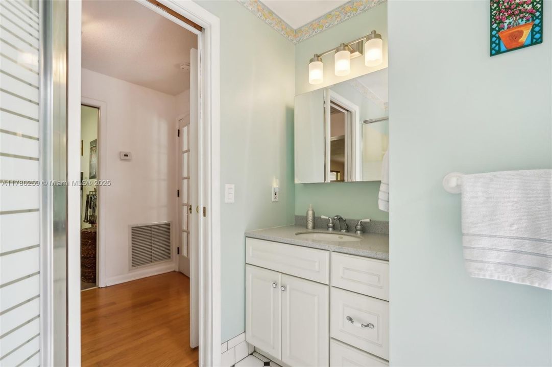 Recently Sold: $915,000 (4 beds, 3 baths, 2603 Square Feet)