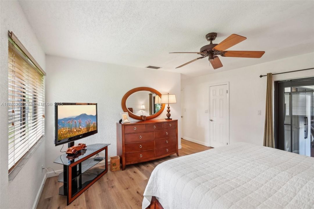 Recently Sold: $915,000 (4 beds, 3 baths, 2603 Square Feet)