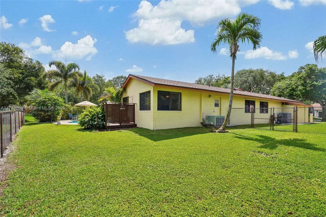 Recently Sold: $915,000 (4 beds, 3 baths, 2603 Square Feet)