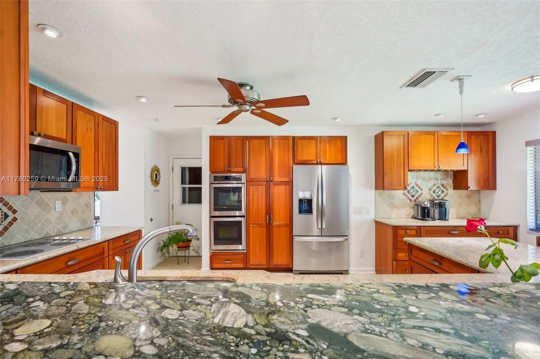 Recently Sold: $915,000 (4 beds, 3 baths, 2603 Square Feet)