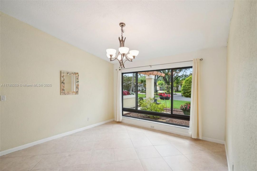 Recently Sold: $915,000 (4 beds, 3 baths, 2603 Square Feet)