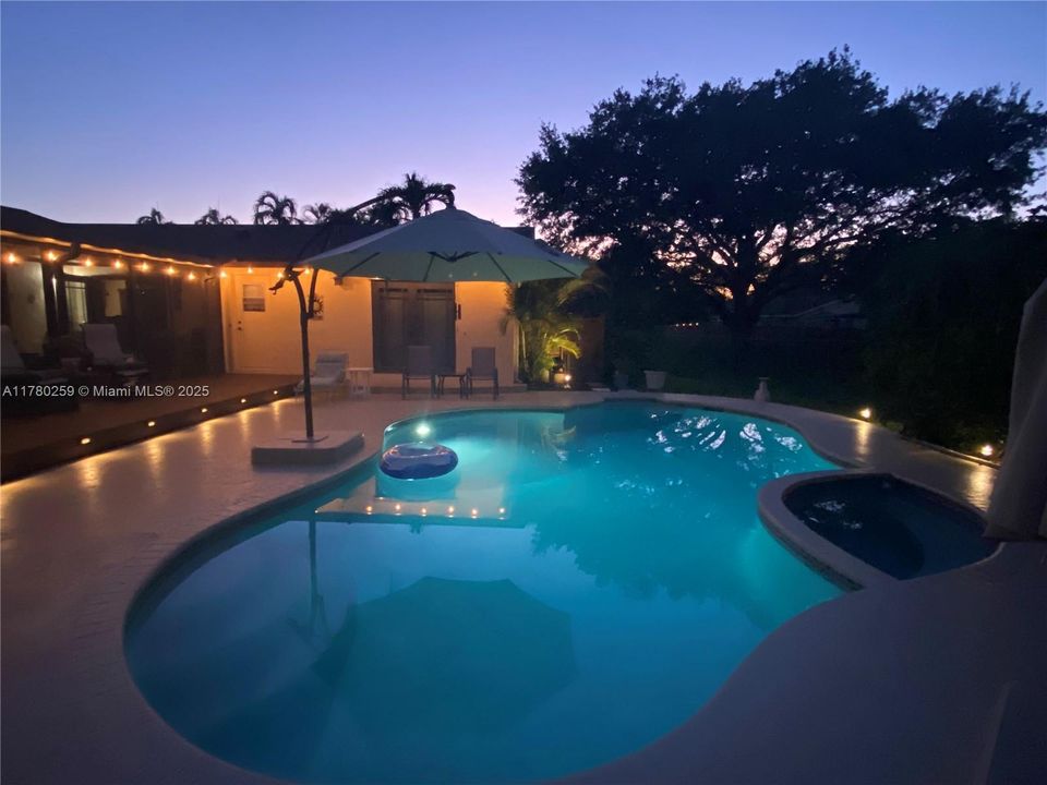 Recently Sold: $915,000 (4 beds, 3 baths, 2603 Square Feet)