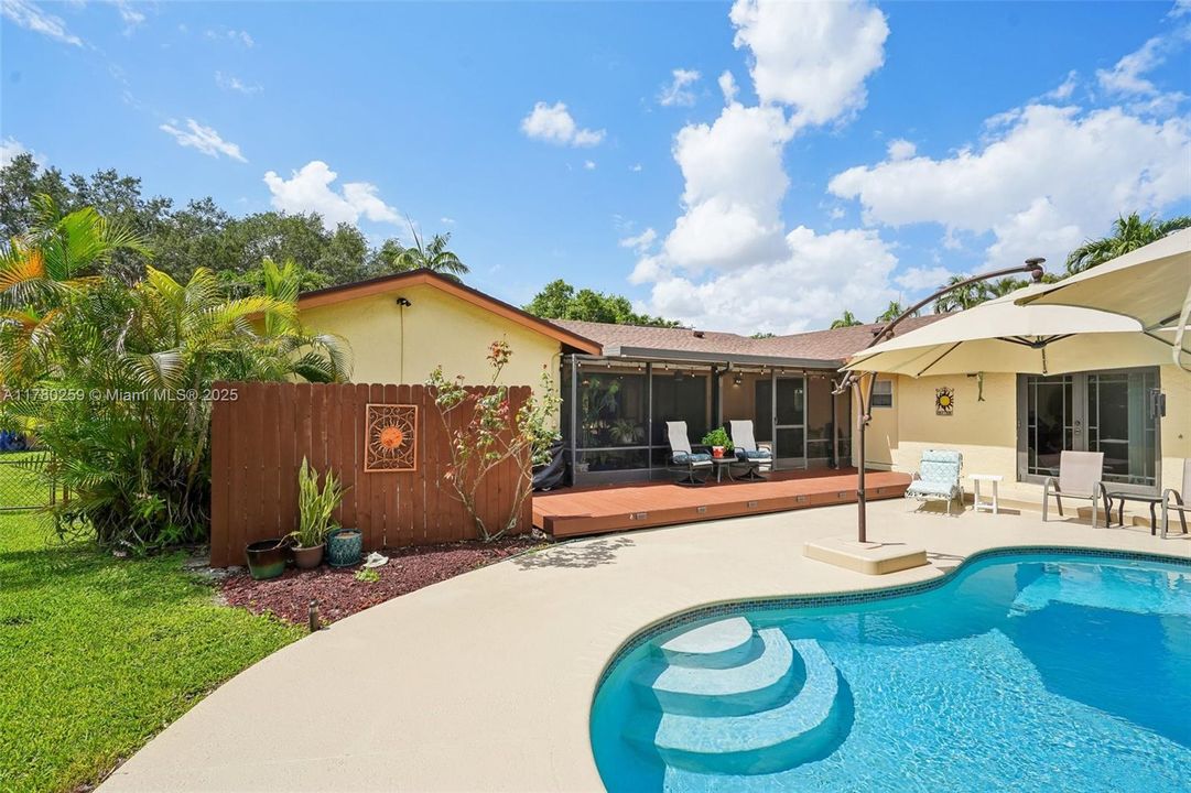 Recently Sold: $915,000 (4 beds, 3 baths, 2603 Square Feet)