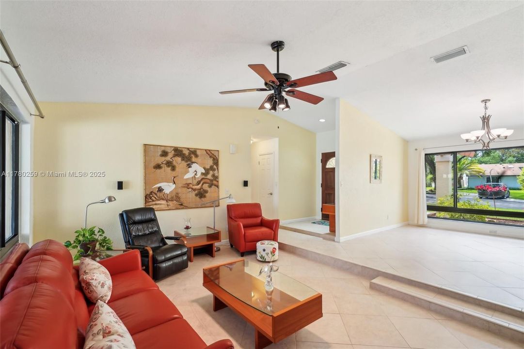 Recently Sold: $915,000 (4 beds, 3 baths, 2603 Square Feet)