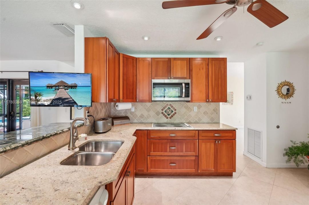 Recently Sold: $915,000 (4 beds, 3 baths, 2603 Square Feet)