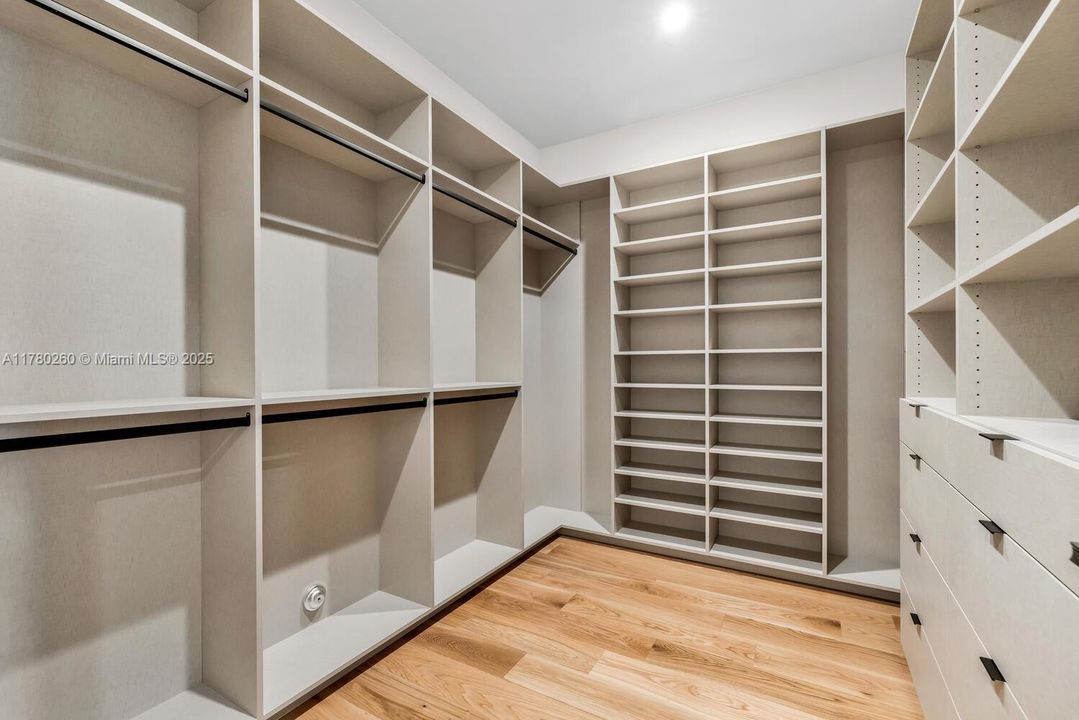 Vendido Recientemente: $4,250,000 (4 camas, 4 baños, 3774 Pies cuadrados)