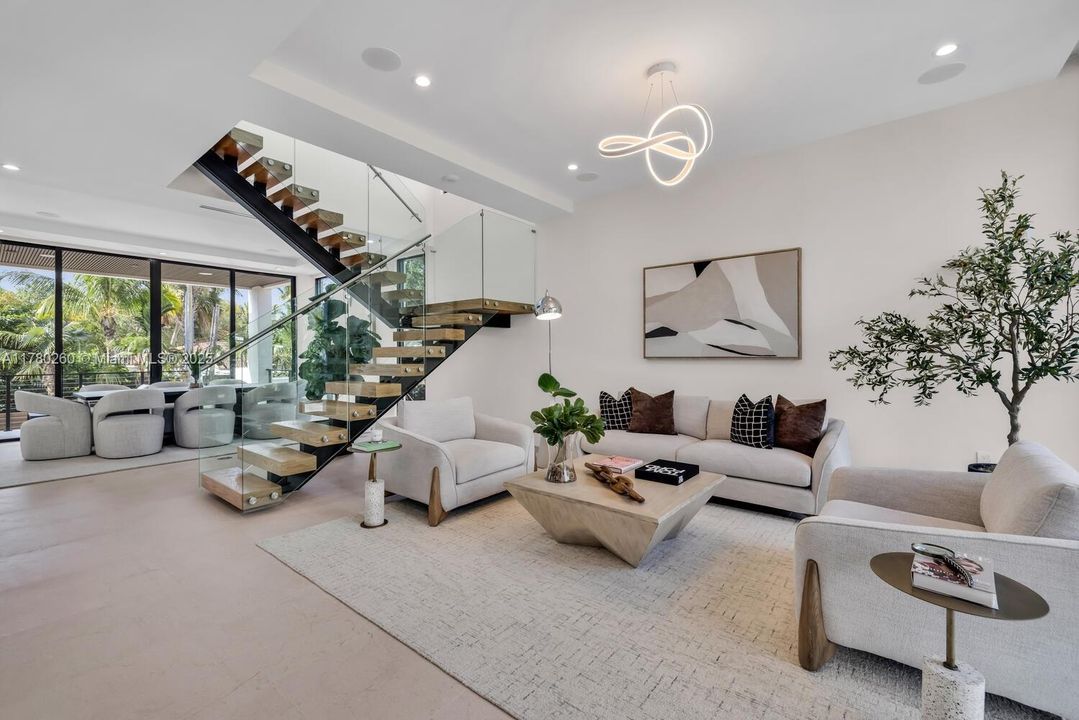 Vendido Recientemente: $4,250,000 (4 camas, 4 baños, 3774 Pies cuadrados)