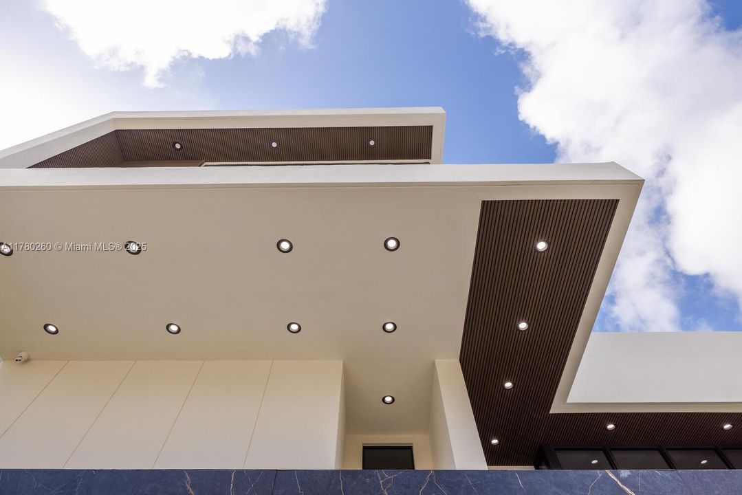 Vendido Recientemente: $4,250,000 (4 camas, 4 baños, 3774 Pies cuadrados)