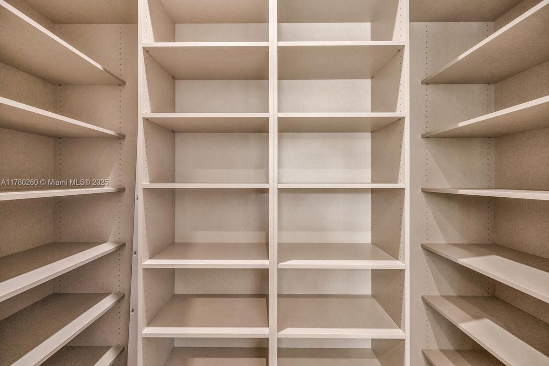 Vendido Recientemente: $4,250,000 (4 camas, 4 baños, 3774 Pies cuadrados)