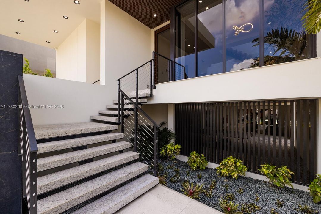 Vendido Recientemente: $4,250,000 (4 camas, 4 baños, 3774 Pies cuadrados)